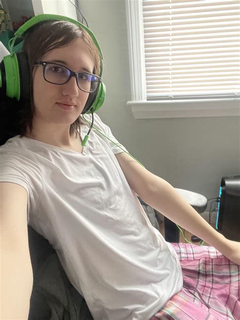 femboy gaming redgifs